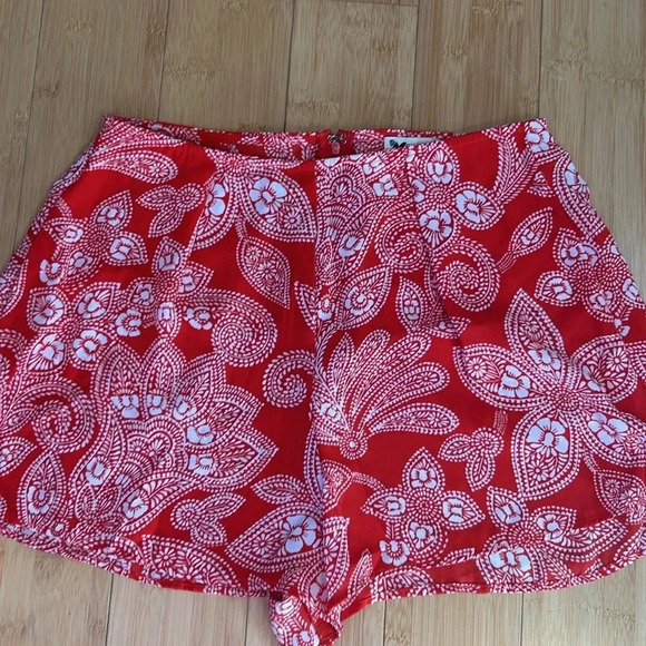 Show Me Your MuMu Aquarius Paisley Sawyer Shorts size Small - Picture 3 of 7